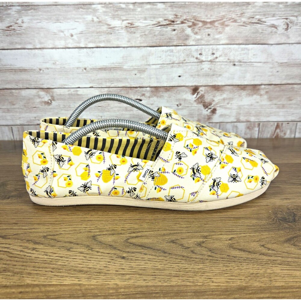 TOMS Women’s Slip-On Flats Yellow Bee Honeycomb Print Canvas Shoes Size 8